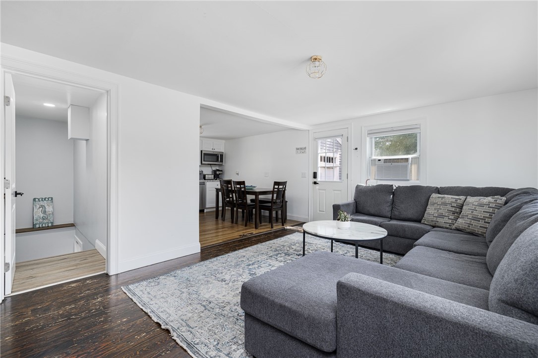 340 Old Mill Lane Portsmouth, RI 02871 - Photo 4 of 44