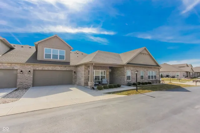 $375,000 | 2326 Saddle Drive, Shelbyville, IN 46176