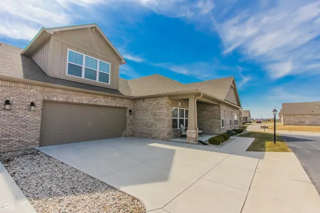 $375,000 | 2326 Saddle Drive, Shelbyville, IN 46176