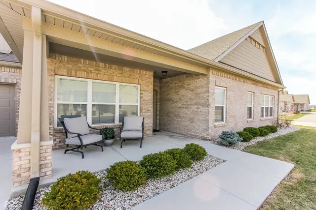 $375,000 | 2326 Saddle Drive, Shelbyville, IN 46176