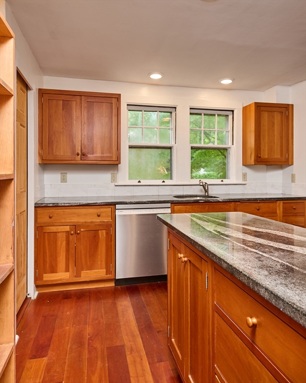 9 McClure Street Amherst, MA 01002 - Photo 12 of 32