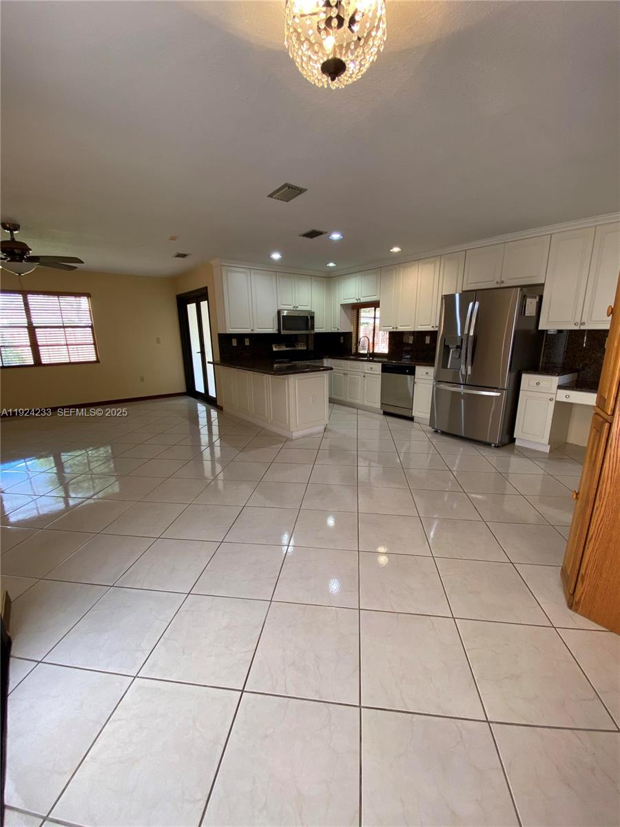 15071 Southwest 44th Terrace Miami, FL 33185 - Photo 12 of 32