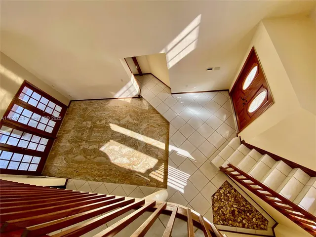 a view of a livingroom with entryway