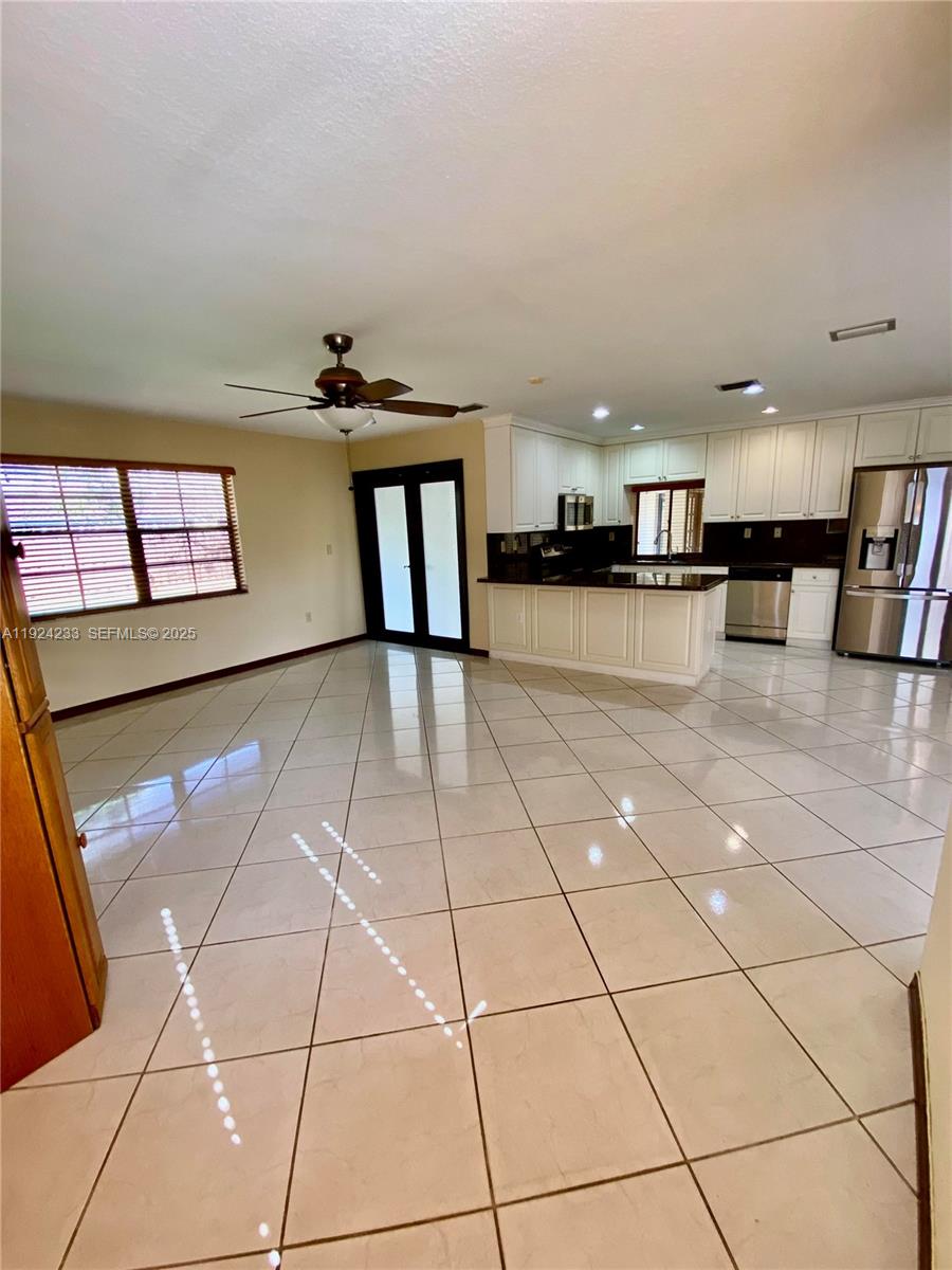 15071 Southwest 44th Terrace Miami, FL 33185 - Photo 7 of 32