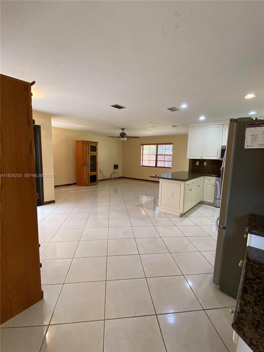 15071 Southwest 44th Terrace Miami, FL 33185 - Photo 10 of 32