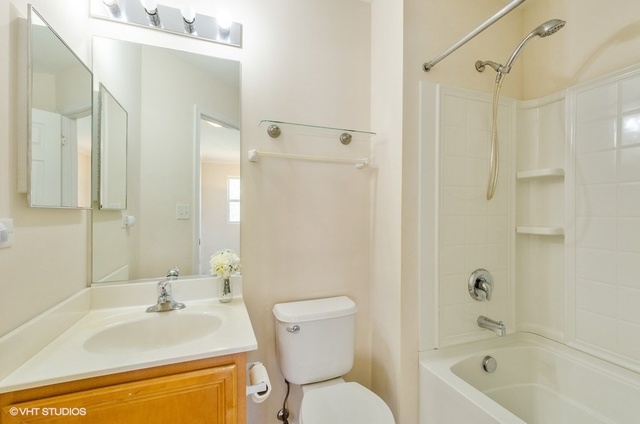 6128 Washington Court Morton Grove, IL 60053 - Photo 9 of 11 a bathroom with a sink a toilet and a bathtub