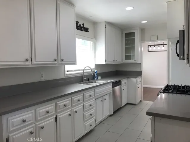 $2,995 | 3679 Crowell Avenue, Riverside, CA 92504