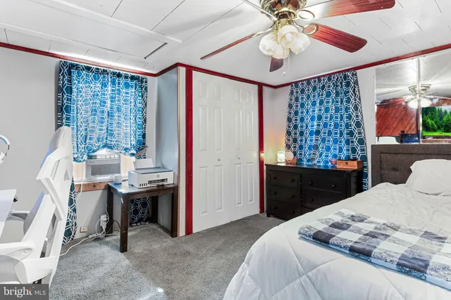 a bedroom that has a bed and a table in it