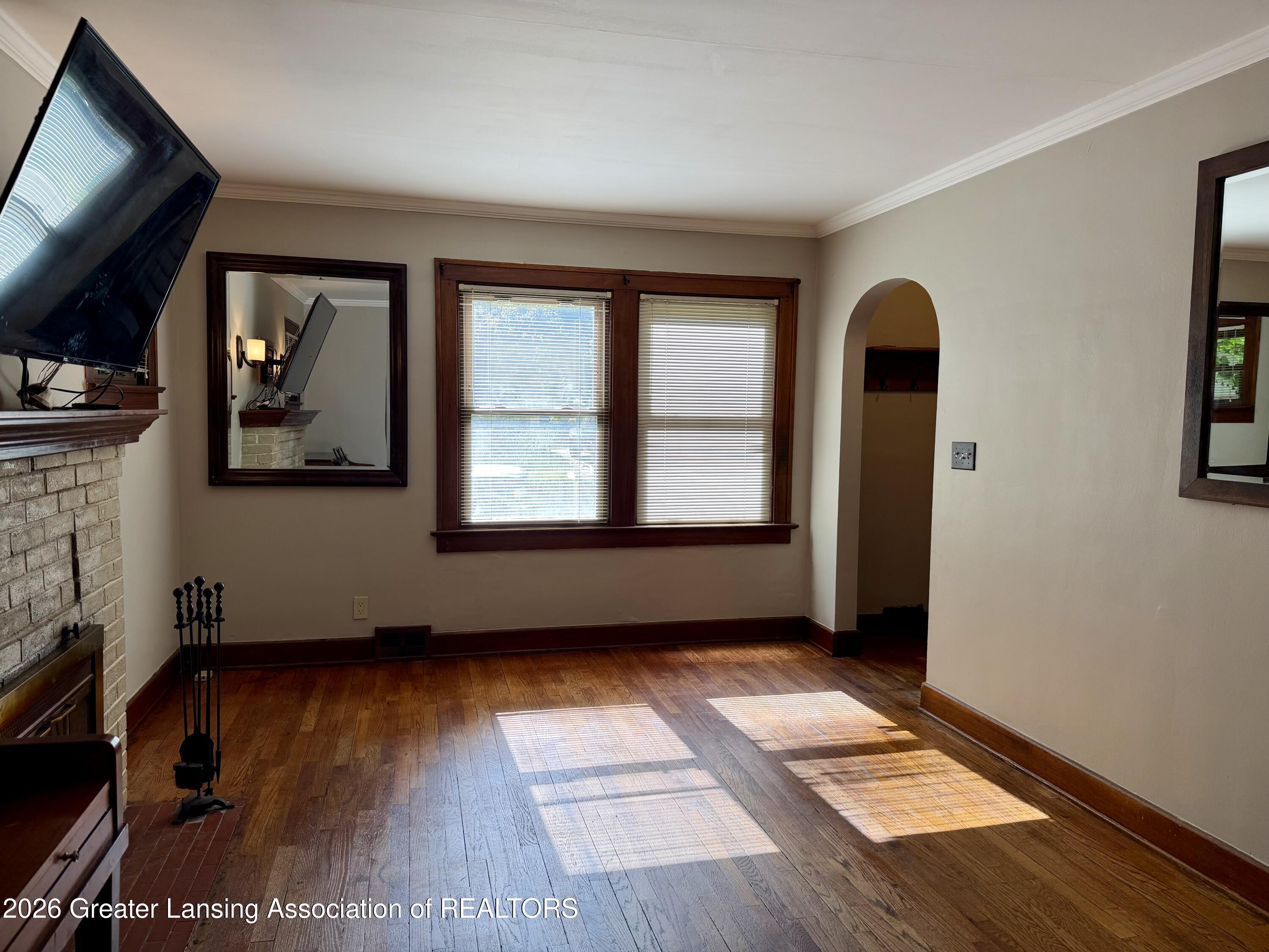 529 Shepard Street Lansing, MI 48912 - Photo 5 of 31 Living Room