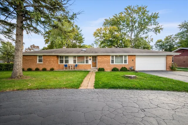 $569,900 | 203 Coldren Drive, Prospect Heights, IL 60070