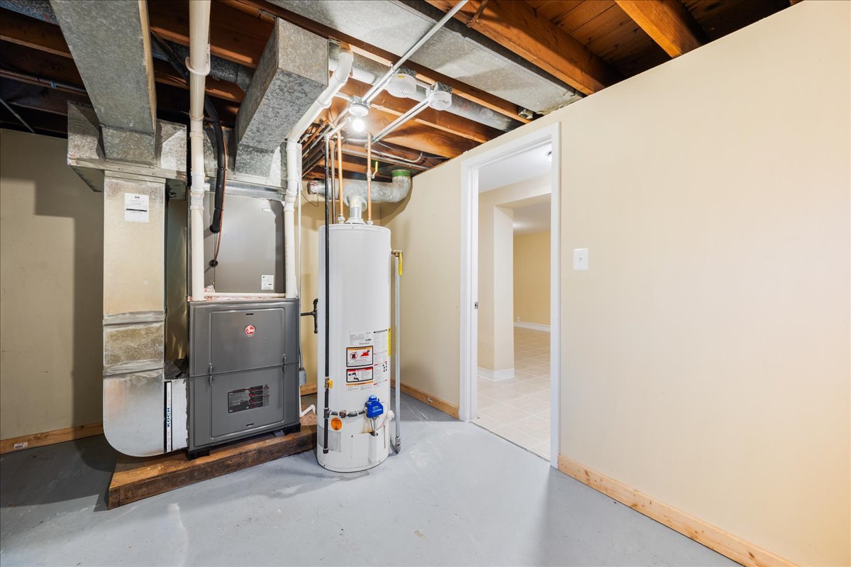 203 Coldren Drive Prospect Heights, IL 60070 - Photo 25 of 31 a view of an empty room