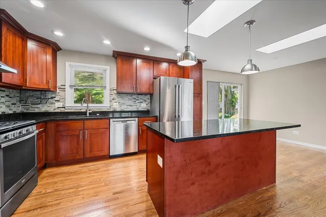 $569,900 | 203 Coldren Drive, Prospect Heights, IL 60070