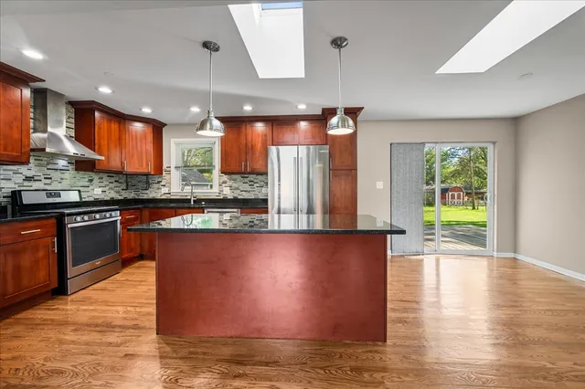 $569,900 | 203 Coldren Drive, Prospect Heights, IL 60070