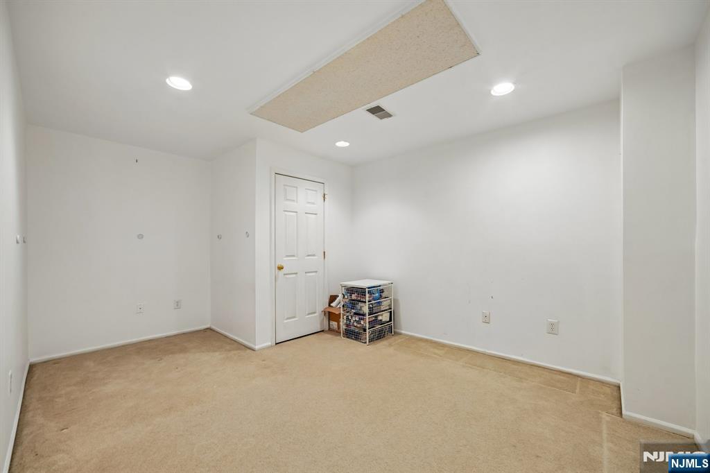 2106 Henry Court Mahwah, NJ 07430 - Photo 16 of 24
