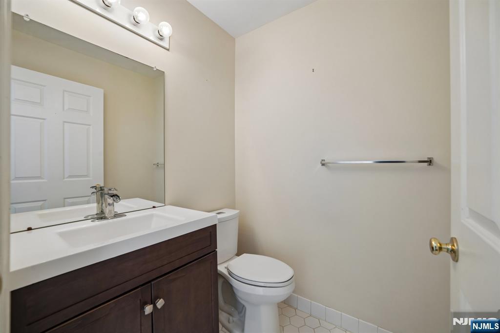2106 Henry Court Mahwah, NJ 07430 - Photo 9 of 24