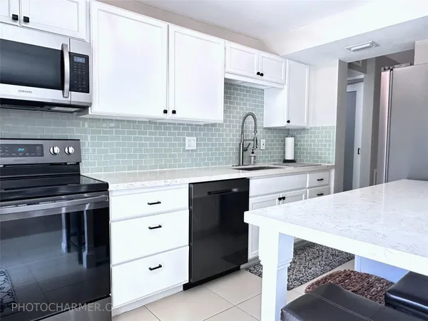 $2,400 | 1301 River Reach Drive, Unit 201, Fort Lauderdale, FL 33315
