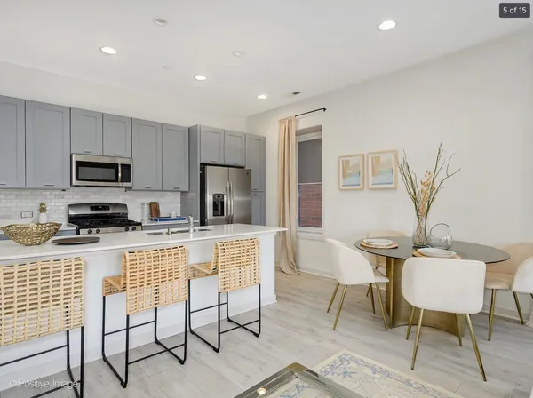 $2,600 | 7353 West Grand Avenue, Unit 1E, Elmwood Park, IL 60707