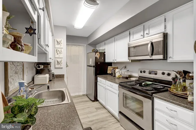 $2,600 | 10205 B Ashbrooke Court, Unit 30, Oakton, VA 22124