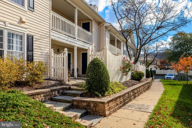 $2,600 | 10205 B Ashbrooke Court, Unit 30, Oakton, VA 22124