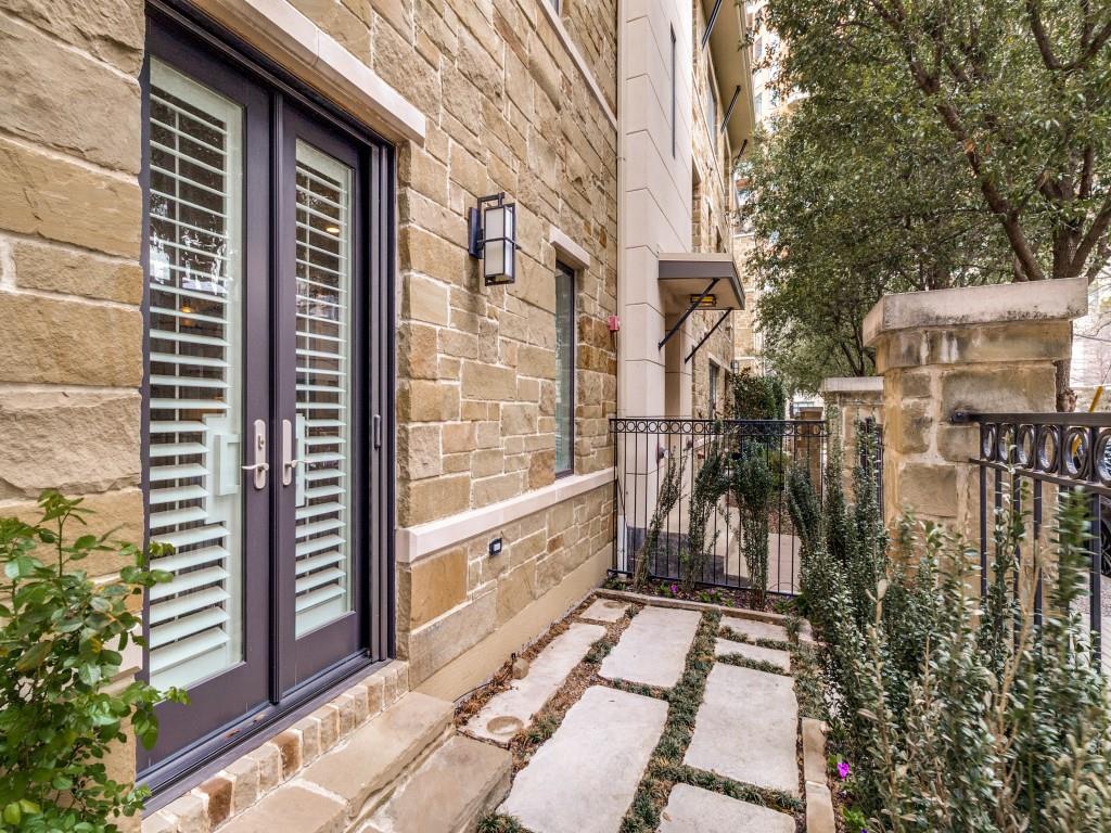 2811 Hood Street, Unit B Dallas, TX 75219 - Photo 12 of 30 a view of entryway of a house