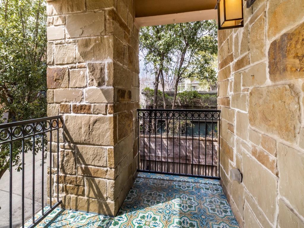 2811 Hood Street, Unit B Dallas, TX 75219 - Photo 20 of 30 a view of a balcony