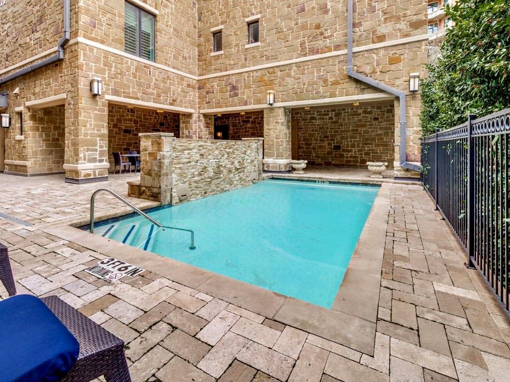 2811 Hood Street, Unit B Dallas, TX 75219 - Photo 26 of 30 a view of a chairs and tables in the patio