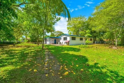 a house view with swimming pool