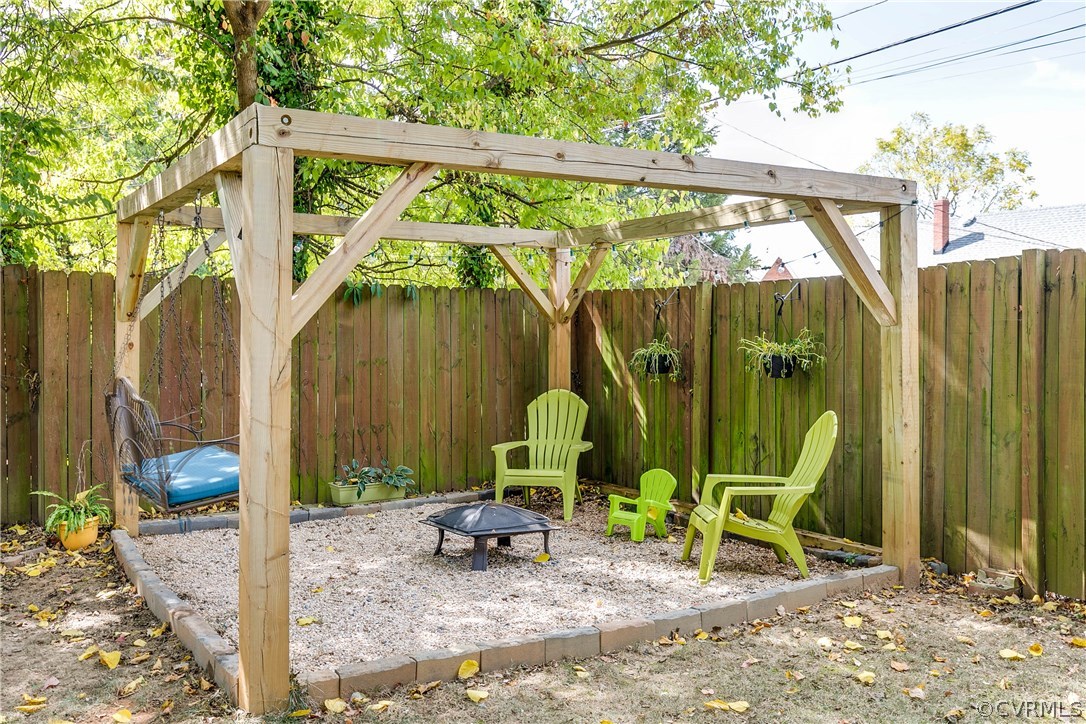 710 Freeman Road Richmond, VA 23221 - Photo 24 of 28 Additional seating area in the rear corner of yard