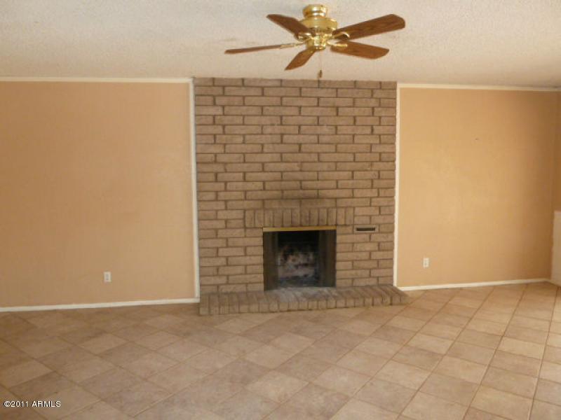 3930 West Calavar Road Phoenix, AZ 85053 - Photo 5 of 21 family room shot 2