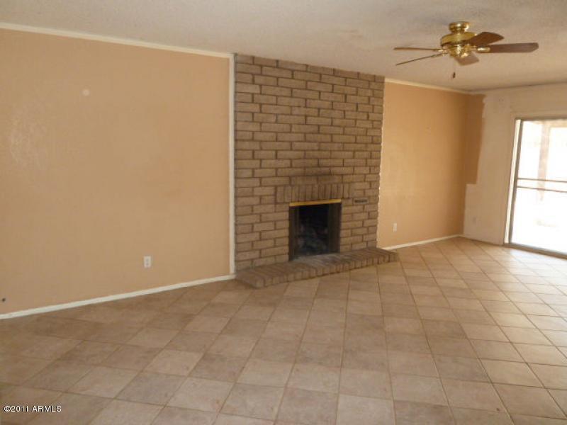 3930 West Calavar Road Phoenix, AZ 85053 - Photo 6 of 21 family room shot 3