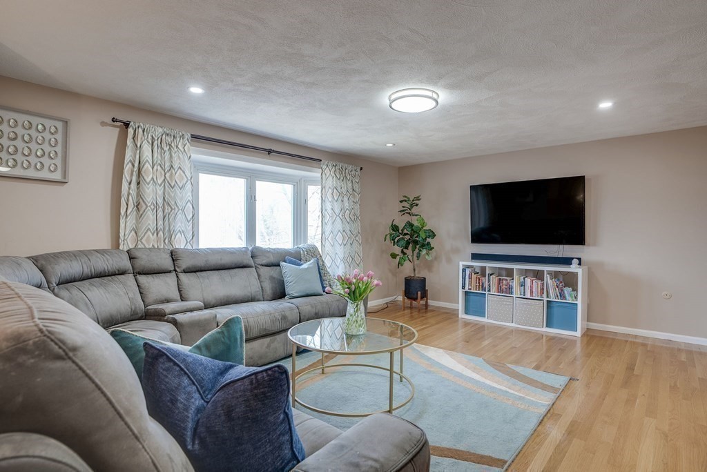 7 Briarwood Road Woburn, MA 01801 - Photo 8 of 20