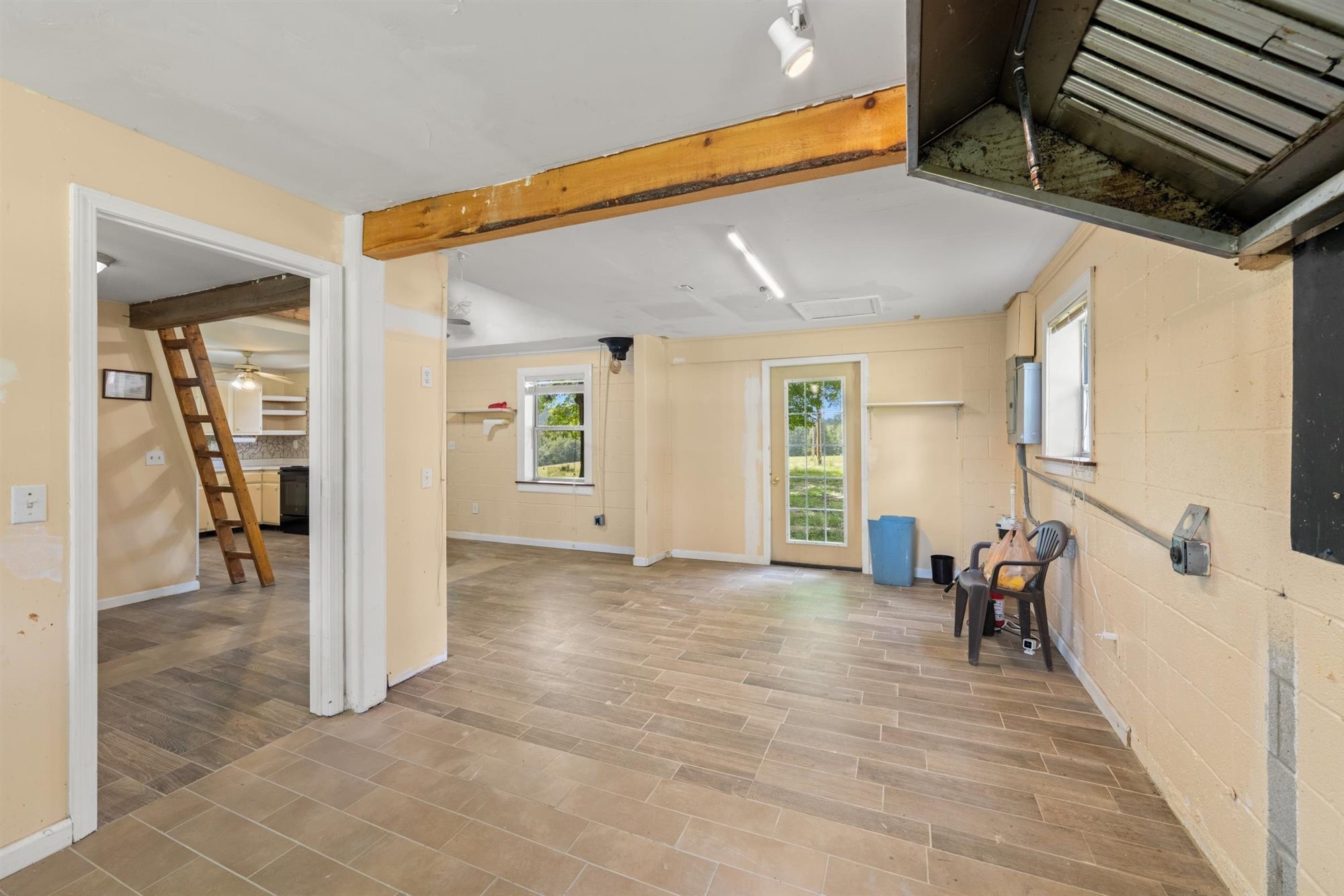 290 Lawson Town Road Crossville, TN 38572 - Photo 25 of 38 a view of a livingroom with wooden floor and furniture