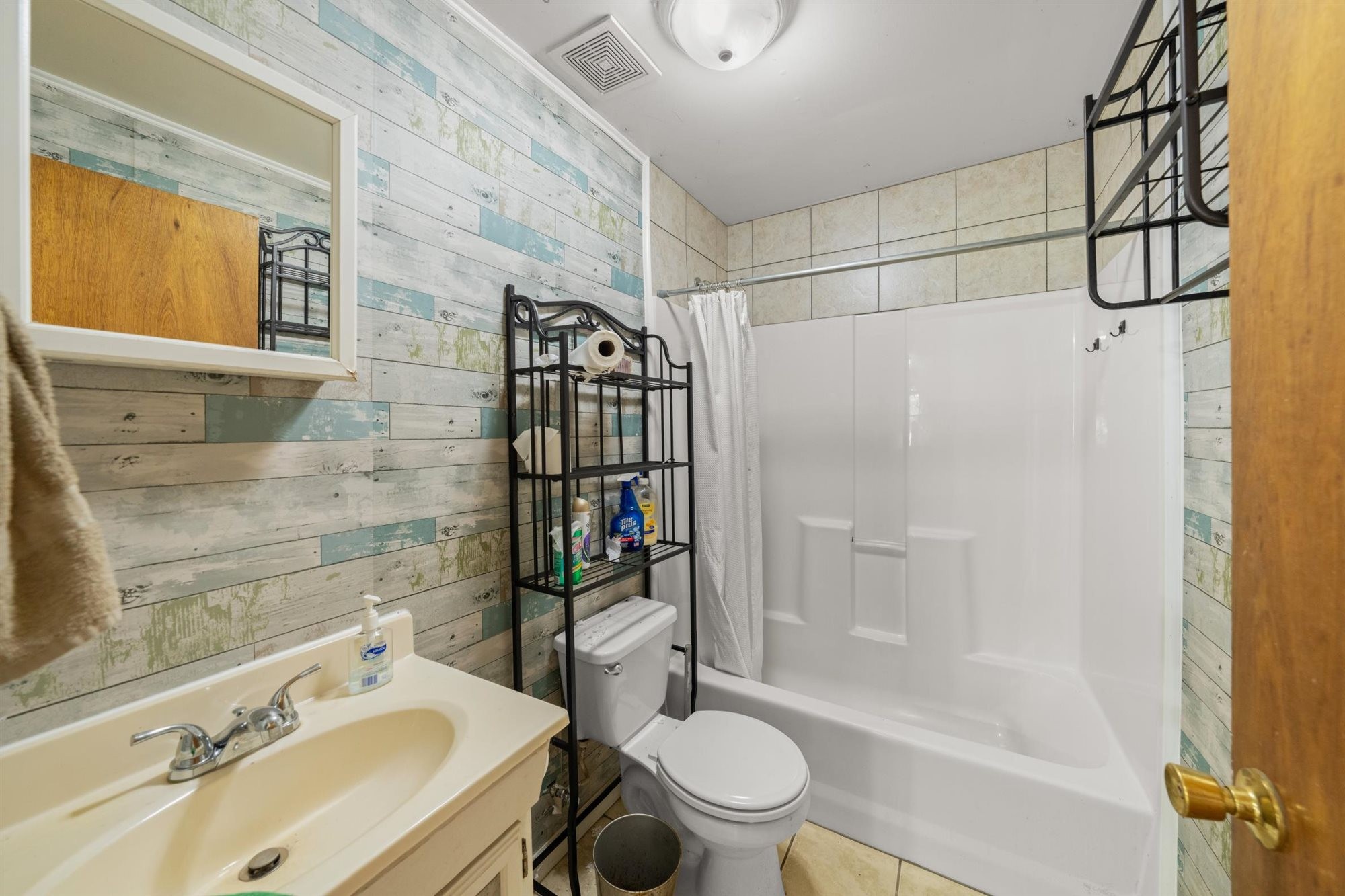 290 Lawson Town Road Crossville, TN 38572 - Photo 29 of 38 a bathroom with a sink toilet and shower