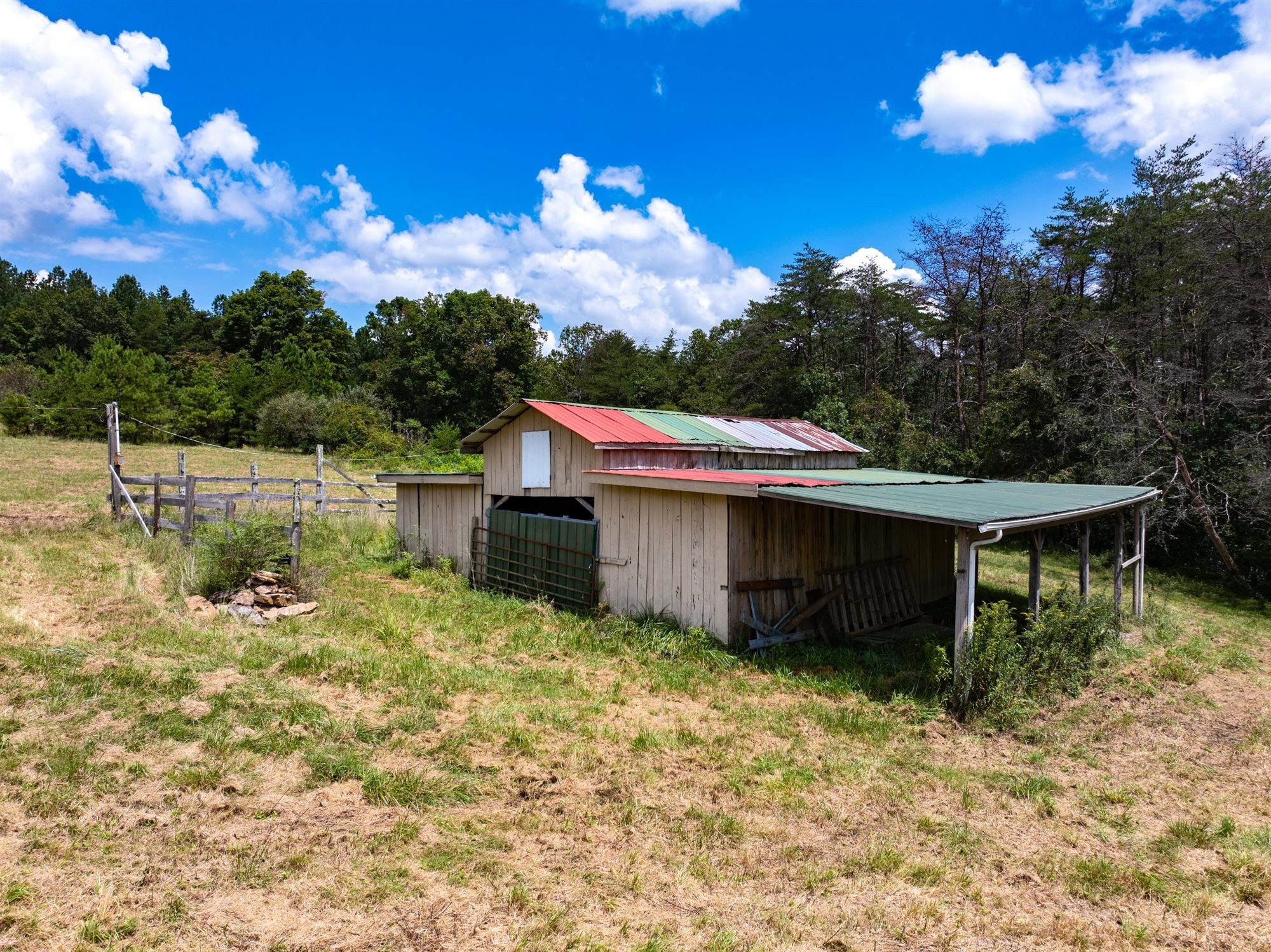 290 Lawson Town Road Crossville, TN 38572 - Photo 34 of 38 a view of a house with a yard