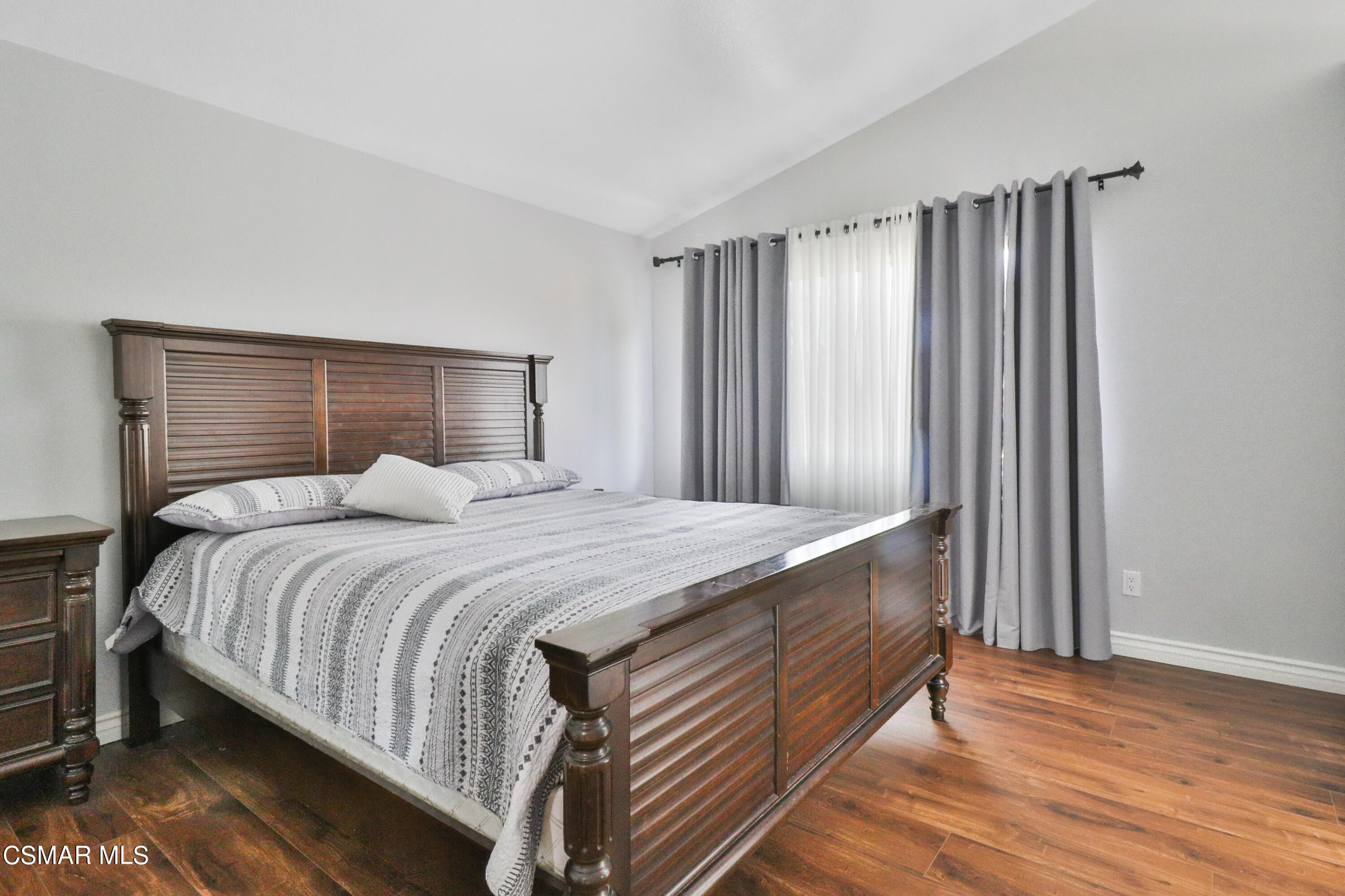 2598 Winthrop Court Simi Valley, CA 93065 - Photo 23 of 33 a bedroom with a bed and a window