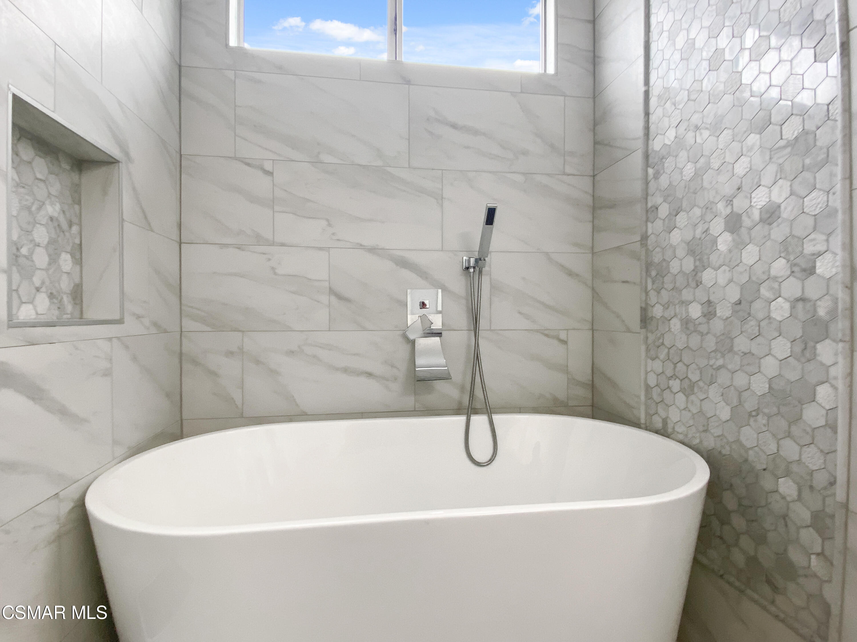 2598 Winthrop Court Simi Valley, CA 93065 - Photo 26 of 33 a white bath tub sitting in a bathroom