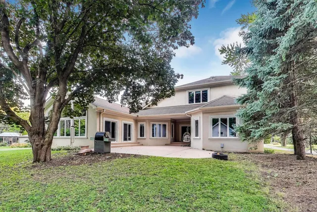 a view of a house with a backyard