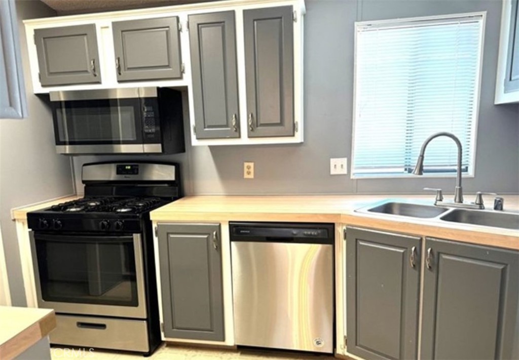 1721 Hoop Way Hemet, CA 92545 - Photo 4 of 8