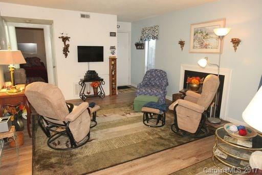 6136 Heath Ridge Court Charlotte, NC 28210 - Photo 3 of 14
