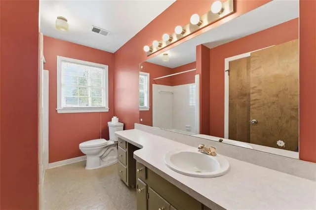 a view of empty room with window