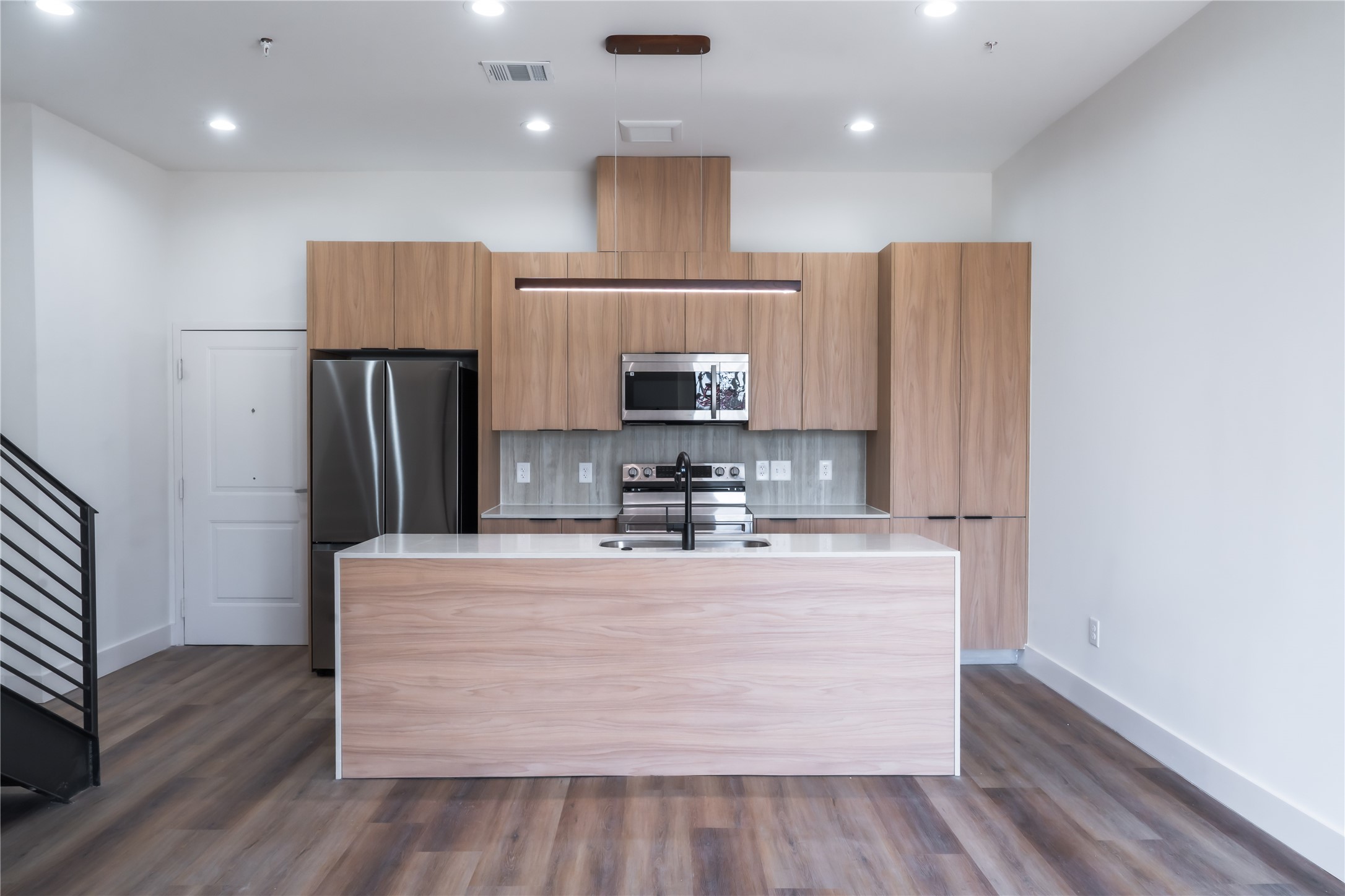 5614 Larkin Street, Unit E Houston, TX 77007 - Photo 2 of 19