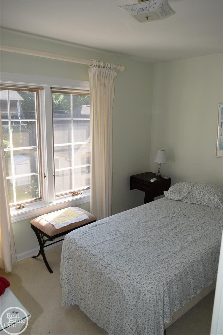 114 Muir Road Grosse Pointe Farms, MI 48236 - Photo 16 of 23