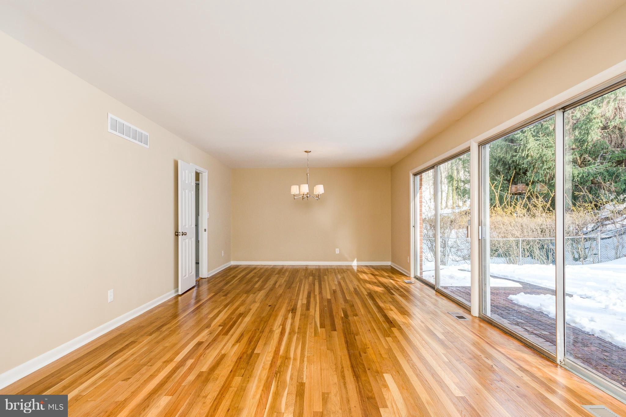 2327 Sugarcone Road Baltimore, MD 21209 - Photo 13 of 30 Living Room