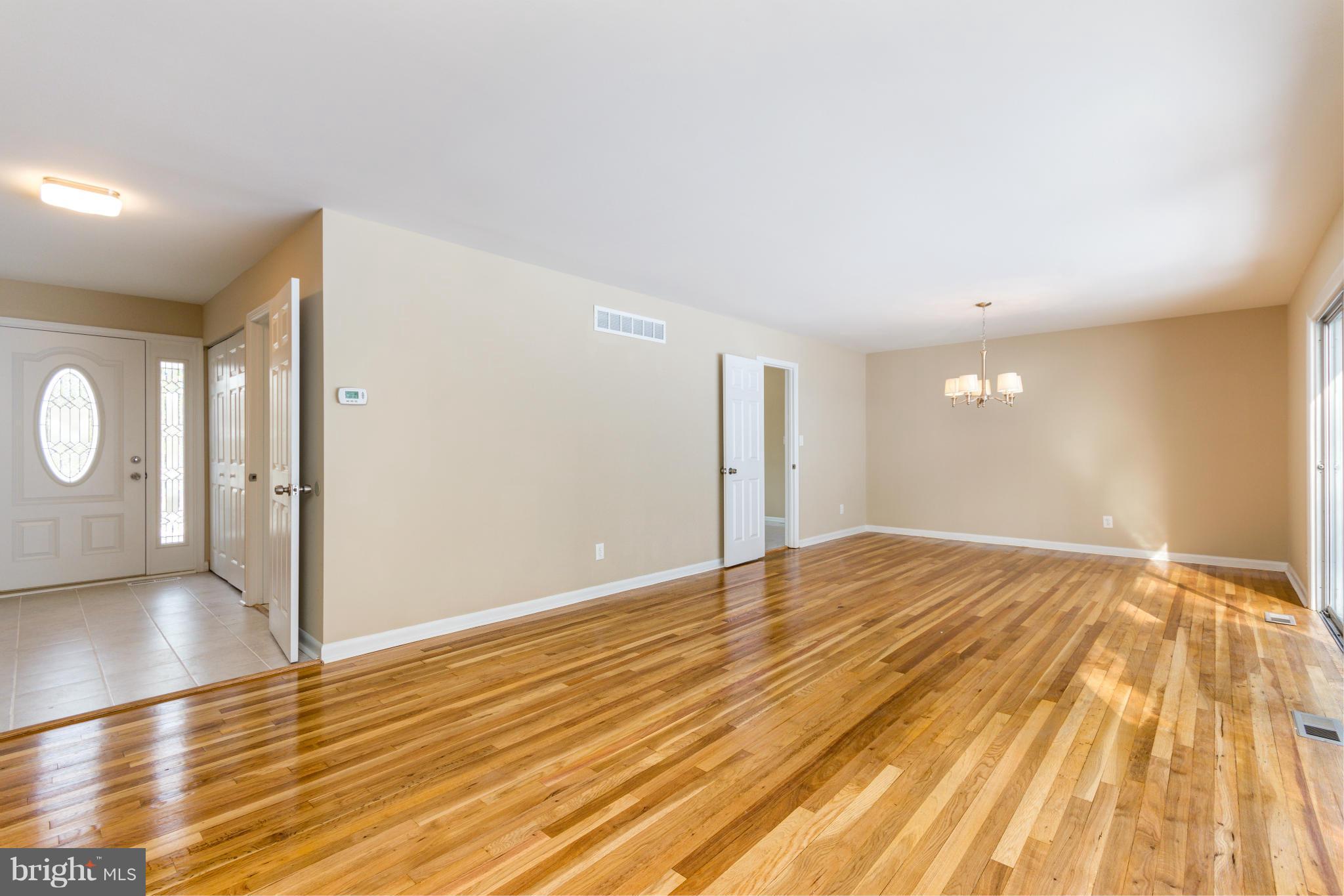 2327 Sugarcone Road Baltimore, MD 21209 - Photo 14 of 30 Living Room