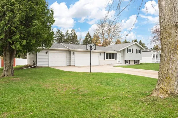 $359,900 | 2615 Bayport Lane, Green Bay, WI 54313