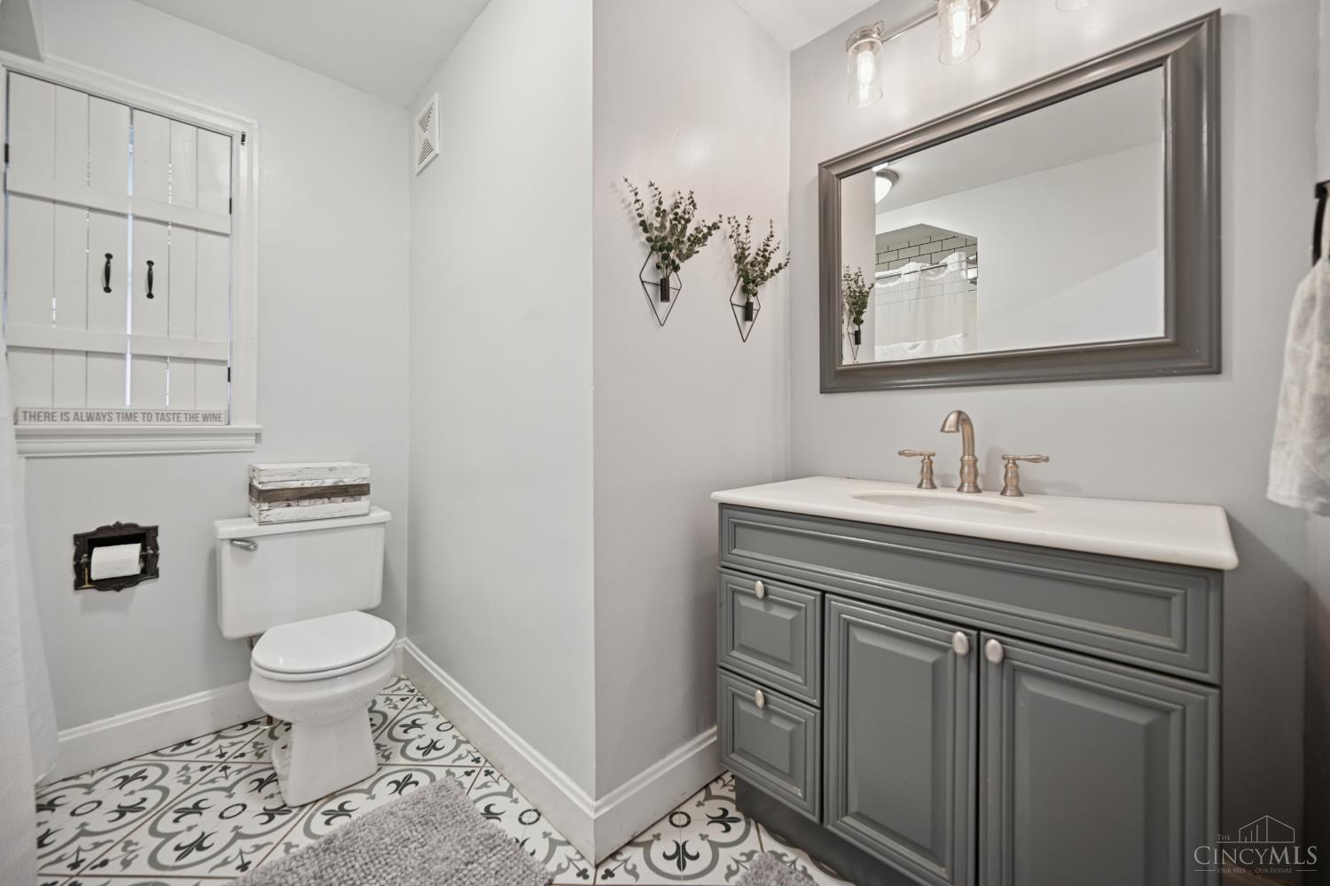 11525 Lippelman Road Sharonville, OH 45246 - Photo 21 of 38 Full bathroom on level 1