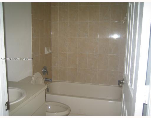 27510 Southwest 138th Path Homestead, FL 33032 - Photo 9 of 11 a bathroom with a bathtub