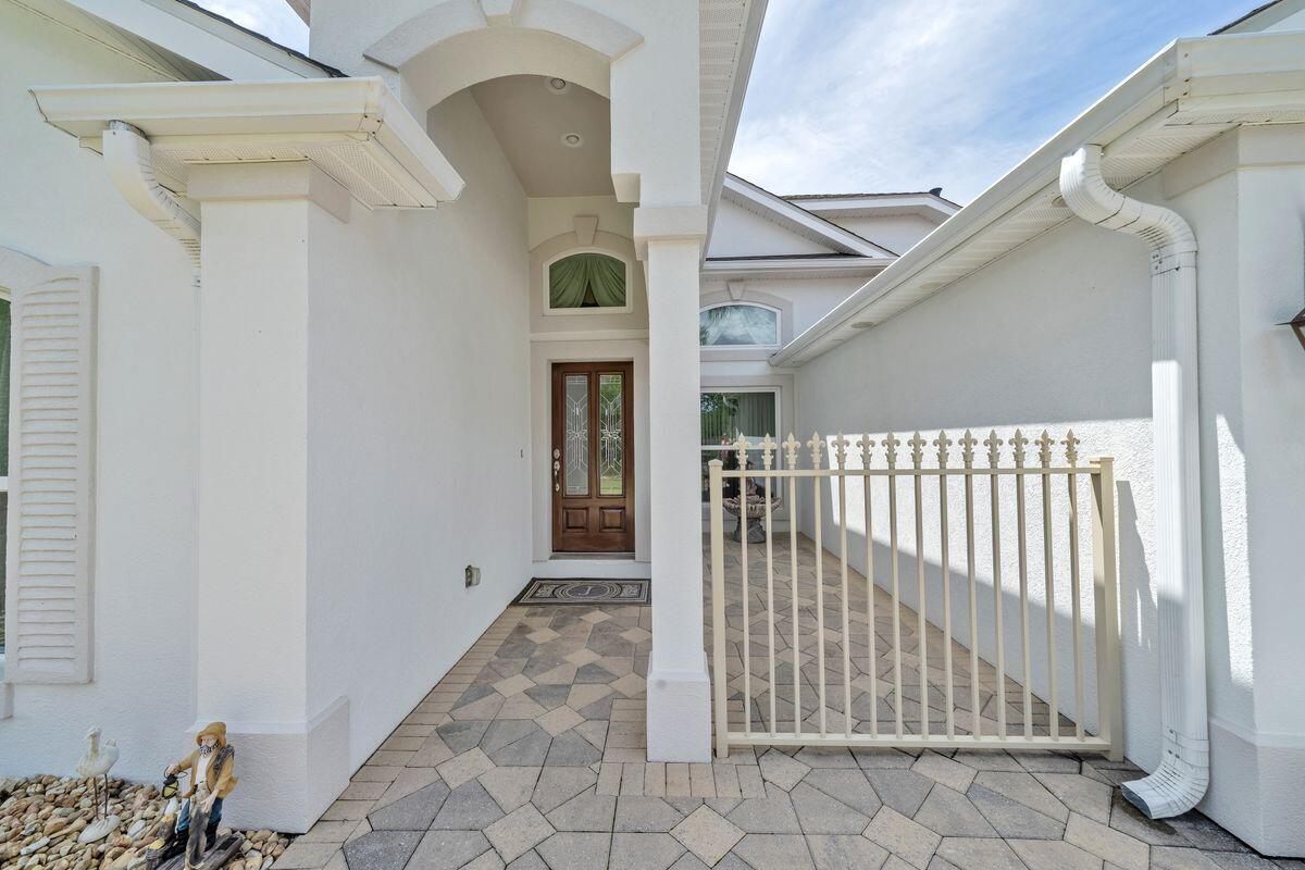245 Country Club Road Shalimar, FL 32579 - Photo 5 of 46 a view of a hallway with entryway