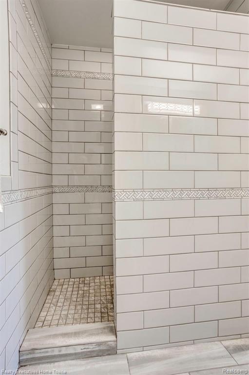 817 EAST Point Port Port Huron, MI 48060 - Photo 22 of 48
