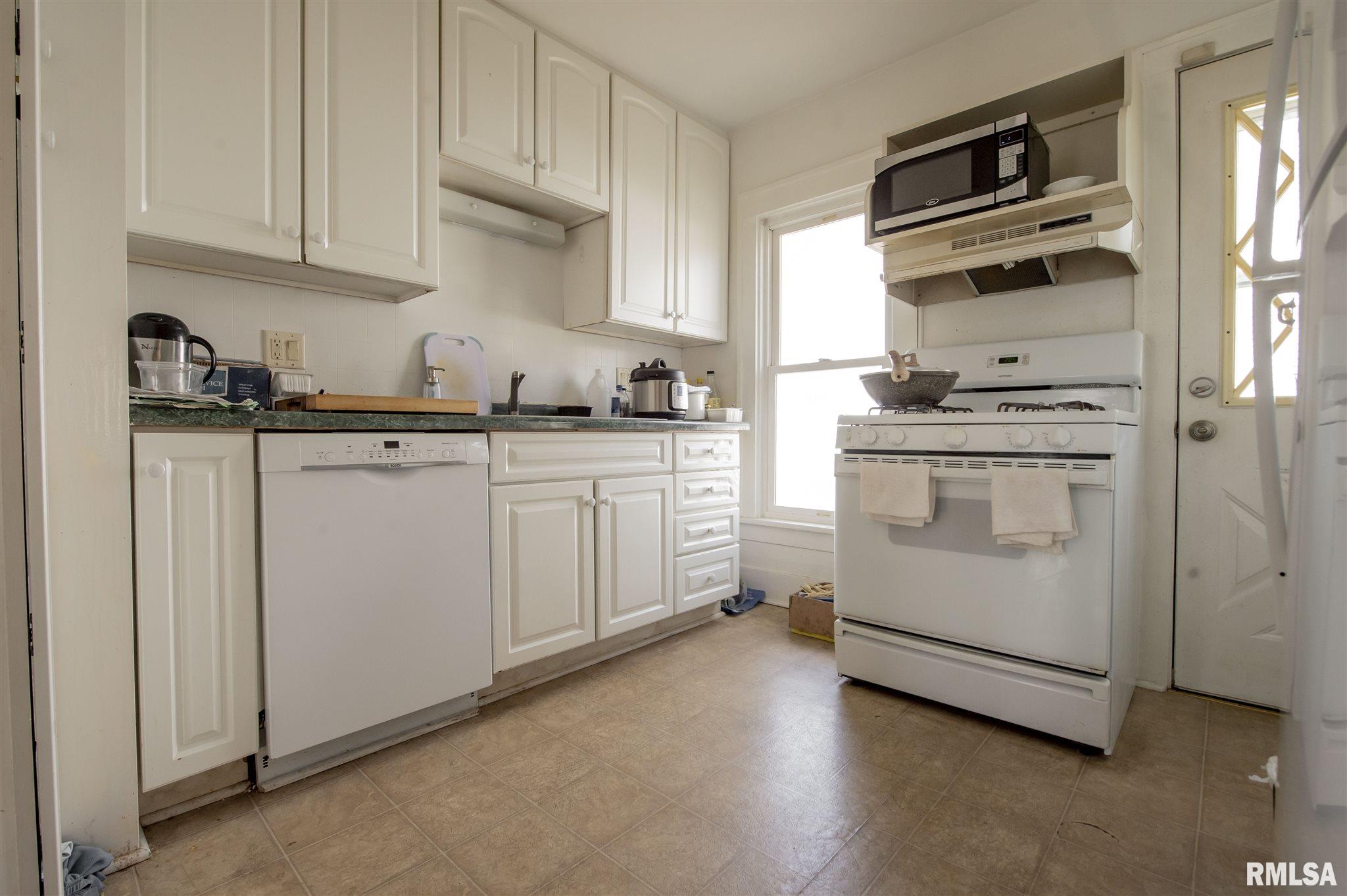 2625 Middle Road Davenport, IA 52803 - Photo 6 of 22 Gallery Image 6